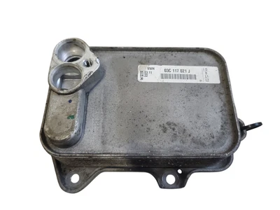 Refrigerador radiador aceite motor gasolina Volkswagen Golf VI 2011 03C117021J JUT233701 Foto 1 de 4