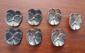 7 Vintage Danforth Pewter Pansies Shank Buttons Flowers Maiden Vermont 7/8" Lot - Picture 1 of 13