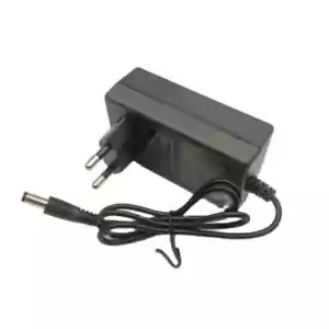 ALIMENTATORE CARICABATTERIE PER MINI MOTOSEGA ELETTRICA E FORBICE DA 18 V A 68 V - Foto 1 di 3