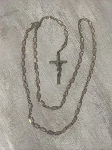 "Rosario crucifijo religioso con cuentas rosa iridiscente tono plata INRI 28"" de colección" - Imagen 1 de 11