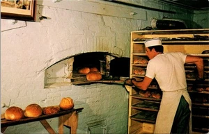 Postcard Hahn's Bakery Middle Amana Iowa IA - Picture 1 of 2