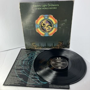 ELO - A New World Record / True 1976 EMBOSSED COVER UA LA679-G w/Inner-sleeve - Imagen 1 de 5