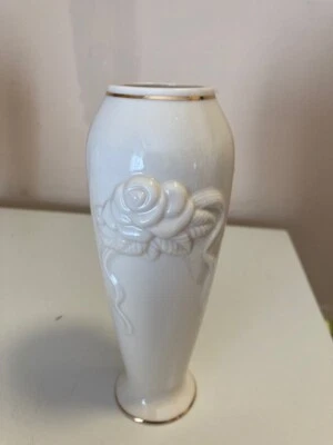 Jarrón Lenox Bud en relieve rosa marfil porcelana adorno dorado 6 pulgadas vintage  Foto 1 de 4