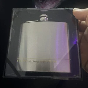 6 Unzen Edelstahl Flachmann - Metall Alkohol Flasche Geschenk für Party oder Heckklappe - Bild 1 von 2