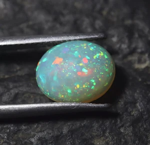 Opal Majestic 2.50ct 12x10mm Oval - Picture 1 of 2