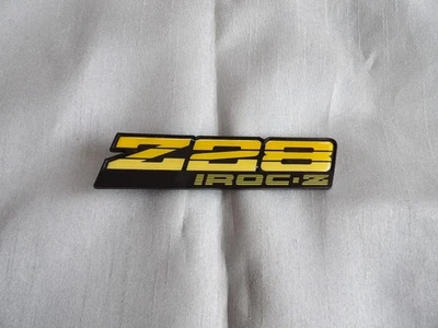 Chevrolet 1990 Camaro Iroc-Z tablero emblema nos 14082682 Foto 1 de 4