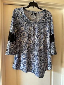 NEW DIRECTIONS Bluse Damen S Tunika leicht blau Blumen Stretch Oberteil 5670 - Bild 1 von 3