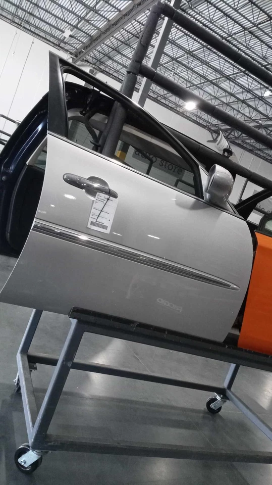 2009 Buick LaCrosse Right Front Door Silver - 135K Miles - OEM Replacement - Изображение 1 из 2