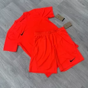 Set t-shirt e pantaloncini Nike Dri Fit Academy - Bright Crimson - Foto 1 di 10