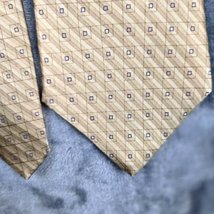 Stafford 100% Silk Gold Geometric Tie - Picture 1 of 6