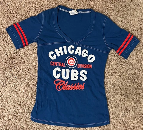 Chicago Cubs Central Division Classics 5th and Ocean Vneck Tshirt Womens M Blue Cover