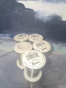 LOTE de alambre artesanal de plata Darice calibre 24 30 yardas cada rollo x 5 NUEVO EE. UU. DE COLECCIÓN - Imagen 1 de 1