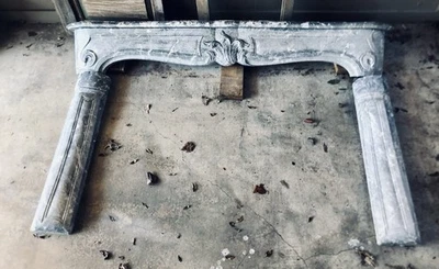 Antiguo manto europeo de chimenea de mármol veteado gris y blanco Foto 1 de 4