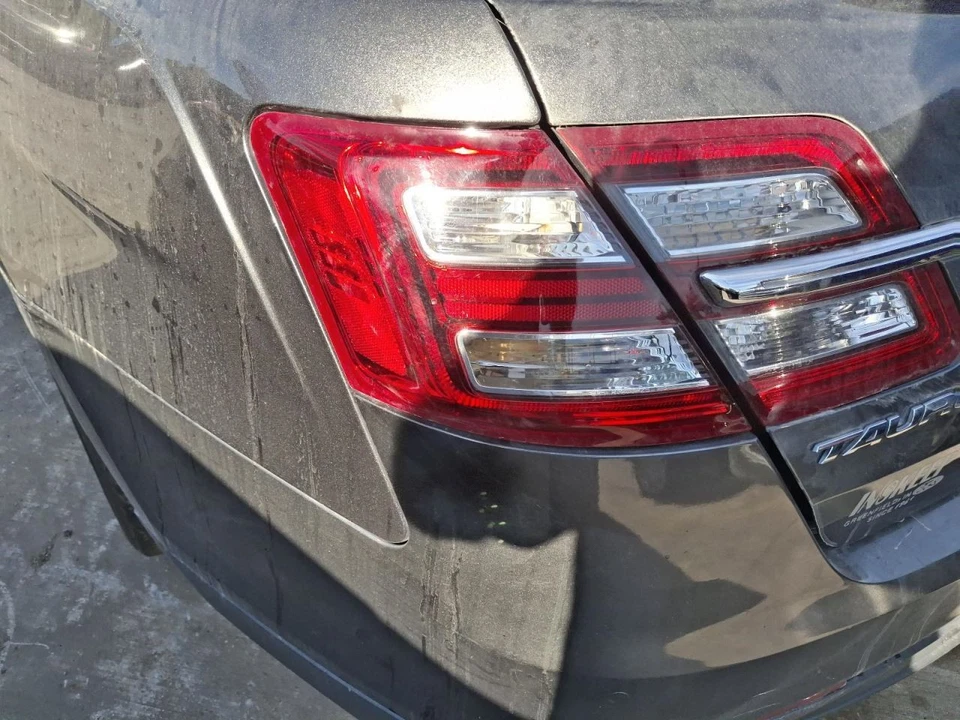 Cuarto de luz trasera del conductor montado en panel para 13-19 TAURUS 3703376 Foto 1 de 4