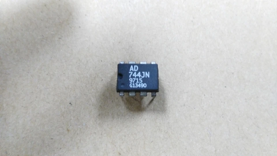 1PCS/10PCS/20PCS AD744JN Precision 500 ns Settling BiFET Op Amp DIP-8 - Bild 1 von 1