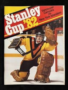 1982 NEW YORK ISLANDERS STANLEY CUP CLINCHER PROGRAM vs VANCOUVER CANUCKS GAME 4 - Picture 1 of 14