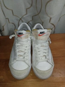 Nike Womens Blazer Low 77 DC4769-106 White Casual Shoes Sneakers Size 6.5 - Picture 1 of 9