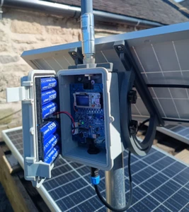 Repetidor Exterior Meshtastic/MeshCORE 25W Nodo Solar, +3.0dBi Ganancia (26cm) Antena - Imagen 1 de 14