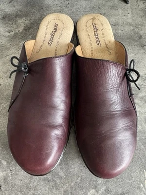 Zueco de cuero para mujer Softspots 8,5 W borgoña sin cordones cómodo acolchado Foto 1 de 4