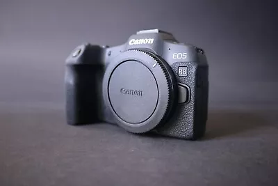 Canon EOS R8 24,0MP Spiegellose Systemkamera - Schwarz (Nur Gehäuse) - Bild 1 von 4