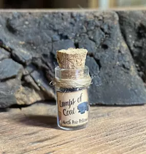 Casa delle Bambole Accessorio Natalizio in Miniatura, Bottiglia Pozione Strega Farmacia 1/12 - Foto 1 di 7