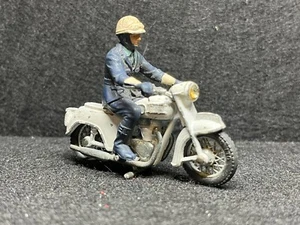 VINTAGE Britains Motorcycle 9697 Police Patrolman W/ White Triumph Thunderbird - Picture 1 of 7
