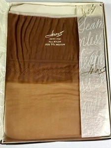 Box of Two Hanes, 9 1/2 M, Sheer Heel Demi-Toe- Shell - Picture 1 of 4