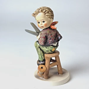 Goebel Hummel #308 Pequeño niño sastre con tijeras en caja Figura Alemania 79 - Imagen 1 de 7
