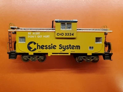 ATHEARN HO WIDE VISION YELLOW CHESSIE SYSTEM C&O 3324 CABOOSE  KADEE COUPLERS  - Image 1 of 4