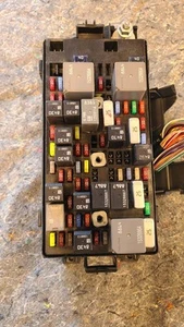 2008-2011 BUICK LUCERNE CADILLAC DTS REAR FUSE BOX UNDER SEAT OEM 13697145 - Picture 1 of 4