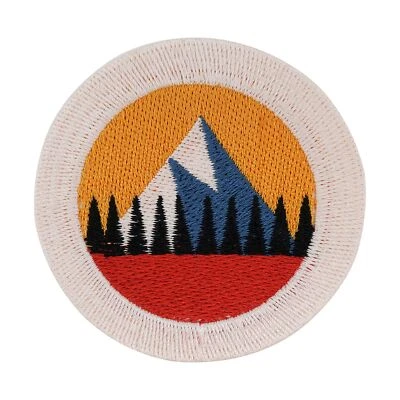 Kleiner Berge Patch zum Aufbügeln | Vintage Berg Patches Baum Bügelbild Wald - Bild 1 von 4