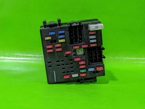 03-06 SIERRA FUSE BOX OEM 4248-13 - Foto 1 di 3