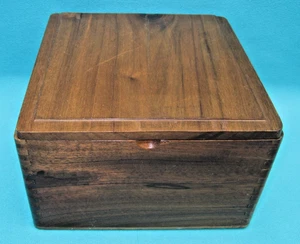 VINTAGE UNBRANDED CEDER ? CHEST 7.25 X 7.25 X 4.5"--V-15 - Picture 1 of 7