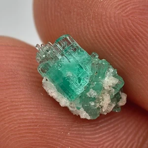 NATURAL EMERALD CRYSTAL GOOD QUALITY FROM MUZO COLOMBIA 1.51 Ct. - Picture 1 of 15