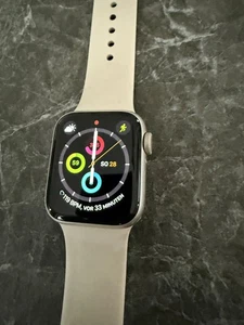 Apple Watch SE (2024) 40mm Aluminiumgehäuse mit Sportarmband - Polarstern... - Bild 1 von 4