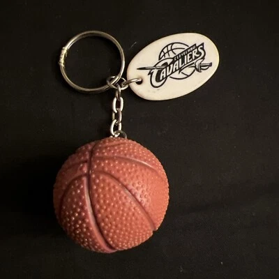 🤩🏀VINTAGE Cleveland Cavaliers Basketball Key Chain As Pictures 🏀🤩 - Изображение 1 из 4