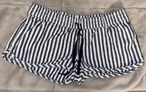 Hurley Herringbone Dolphin Hem Shorts - Picture 1 of 6