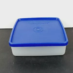 Contenitore sandwich vintage Tupperware quadrato blu/velato originale 671-38 - Foto 1 di 7