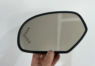 2007-2008 Chevy Tahoe Yukon Driver Mirror Glass w/ Turn Signal Auto Dim OEM - Image 1 of 4