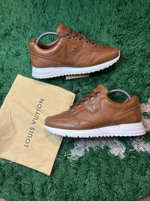 Tênis Run Away Louis Vuitton Marrom - Tamanho 9.5 - Imagem 1 de 4