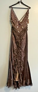 Vestido Mandalay 8 Maxi Sirena Cuello en V Volantes Satinado Marrón Nuevo con Etiquetas Hada Caprichoso Nuevo con Etiquetas - Imagen 1 de 11