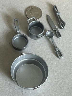 Ollas, sartenes y utensilios tamaño Barbie Foto 1 de 3