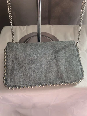 Zara 牛仔牛仔裤银色铆钉斜挎包链条钱包手提包 — 第 1/4 张图片