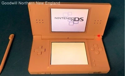 Nintendo DS Lite USG-001 Paquete de Videojuegos Portátil Rosa - Probado y Restablecido Foto 1 de 4
