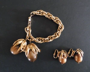 VTG. MCM 1950's NAPIER COFFEE TONE MOONGLOW KUMQUAT CHARM BRACELET & EARRING SET - Picture 1 of 12