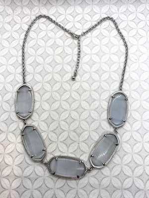 Collar Kendra Scott Noelle llamativo tono plata gris pizarra ojo de gato Foto 1 de 4