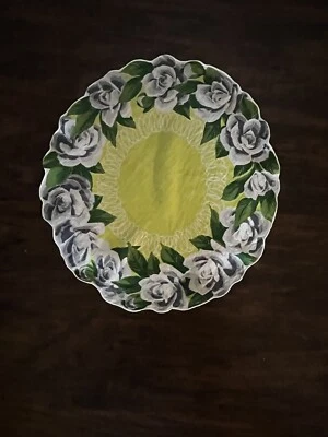 Vintage Round Hankie Dresser Scarf Gray Roses With Green 14.50” Bold Colors — 第 1/3 张图片