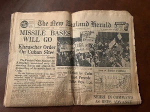 Antico giornale vintage New Zealand Herald 1962-crisi missilistica cubana-Auckland - Foto 1 di 5