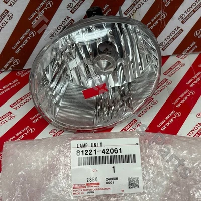 Toyota Genuine 81221-42061 Lamp Unit Fog Lamp LH OEM 8122142061 - Изображение 1 из 4
