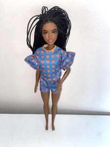 Barbie Fashionistas #172 Trecce Cuore Outfit Figura Barbie Bambola Cuori Viola - Foto 1 di 9